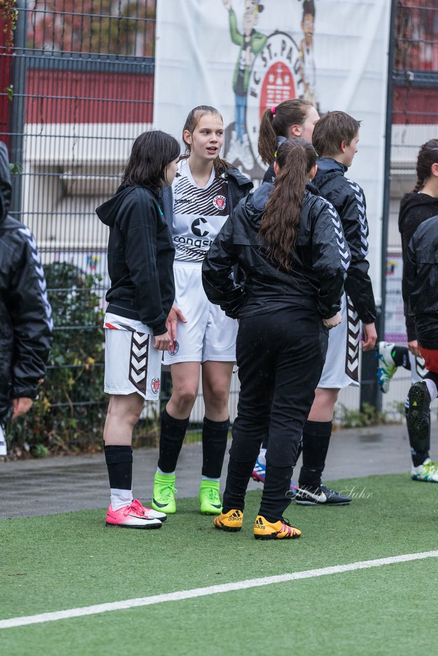 Bild 102 - B-Juniorinnen FC St.Pauli . Braedstrup IF : Ergebnis: 4:1